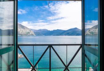 Corte Filanda Lake View allows 18 year olds to book a room