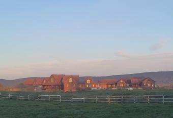 Almost Heaven Retreat has Balcony rooms
