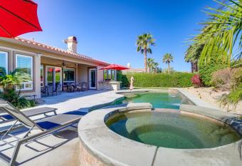 La Quinta Vacation Rental 1 Mi to Coachella has rooms with a private hot tub