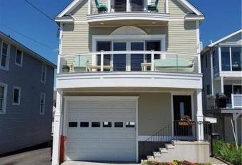    A little place in the Sun    has Balcony rooms