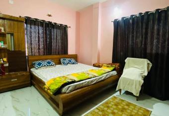 G1, Geeta Regency has Balcony rooms