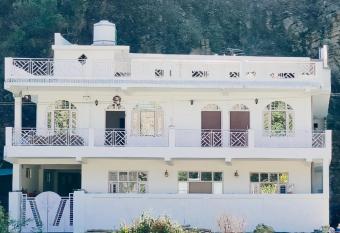 Rockhill Inn Homestay has Smoking/Balcony rooms