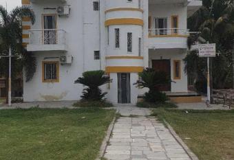 OYO 93100 Manas Resort allows 18 year olds to book a room