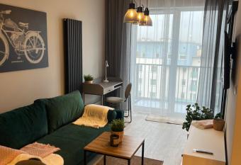 Marcinkowskiego 11 - 3 allows 18 year olds to book a room