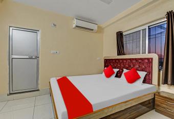 OYO Flagship 81208 Jagarnath Palace allows 18 year olds to book a room