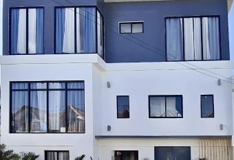 New Modern Suite Near Airport & Beach has Balcony rooms