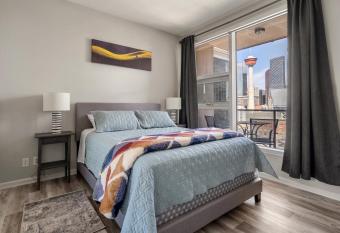 City View 1BR Downtown Calgary has Balcony rooms