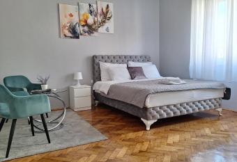 Apartment Nataly allows 18 year olds to book a room