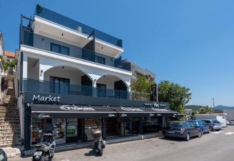 Villa Golden has Balcony rooms