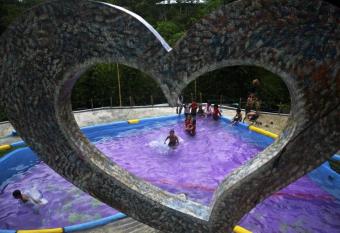 Bamboo Park & Resort Malino allows 18 year olds to book a room