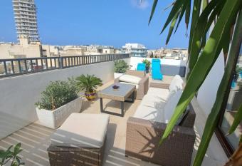 the Queen Freddy Penthouse has Balcony rooms