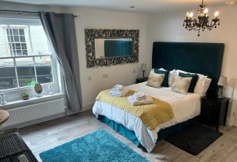 Market View 1 allows 18 year olds to book a room