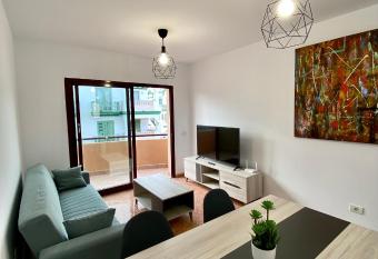 Bahia Sol 133 Caleta de Fuste allows 18 year olds to book a room