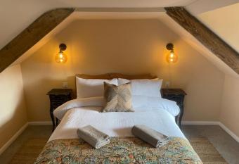 Unique Penzance apartment with cosy loft bedroom allows 18 year olds to book a room