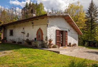 Casa vacanze La Capannina has Balcony rooms