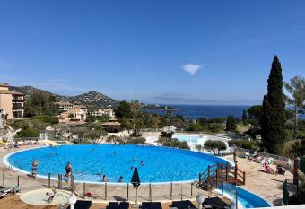 Cocon lumineux avec terrasse - vue mer et for  t has Balcony rooms