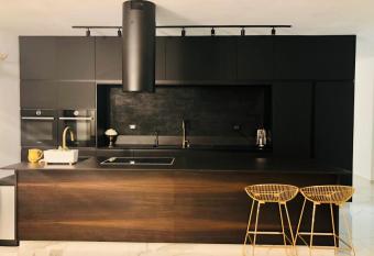 Boutique Penthouse by Weizmann -                           has rooms with a private hot tub