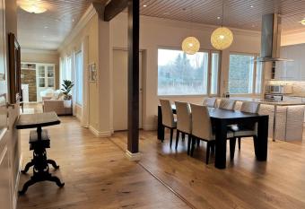 Stunning 5BR Home with Jacuzzi and Finnish Sauna 340 m2 allows 18 year olds to book a room