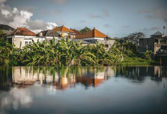 Villa with scenic views and infinity pool allows 18 year olds to book a room