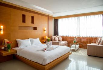 Patong eyes has rooms with a private hot tub