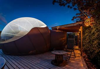 Anima Sphair Bulle pr  s des animaux has rooms with a private hot tub