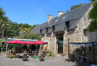 L AUBERGE DE LA PORTE has Balcony rooms