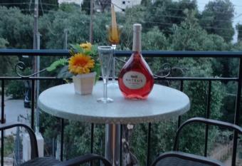 LITHERI-Studios&Apartment has Balcony rooms