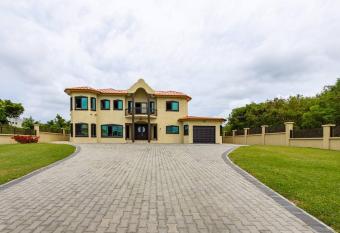 Villa Belle has Balcony rooms