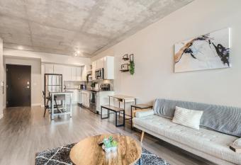 2 Bedroom - Downtown! has Balcony rooms