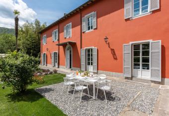 Villa Brecht has Balcony rooms