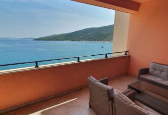 Apartman Monika has Balcony rooms