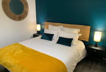 Le Cocon :    deux pas de la gare has Balcony rooms