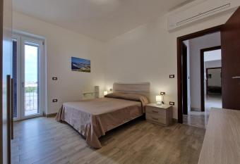 Appartamento climatizzato nel centro storico ugentino has Balcony rooms