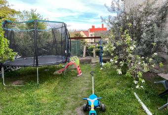 2Appartement dans un pavillon ac vue sur le jardin has Balcony rooms