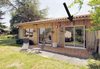 Bed and Breakfast entre Nature et Oc  an allows 18 year olds to book a room