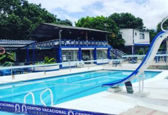 Hotel Marqu  s de San Luis allows 18 year olds to book a room