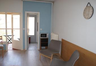 Studio Soleil Vernet allows 18 year olds to book a room