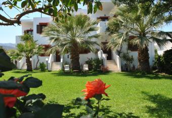 Antigoni Apartments  Lavender Room  allows 18 year olds to book a room