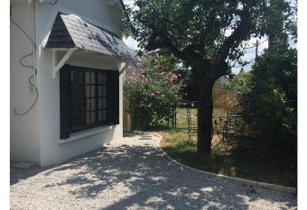 G  te Montlouis sur Loire centre    10-15mn de Tours has Balcony rooms