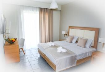 Stacy s Studios has Balcony rooms