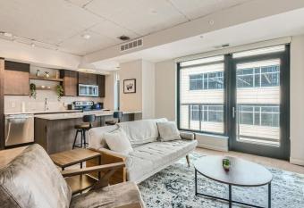 Luxury 2 Bedroom - Downtown! has Balcony rooms