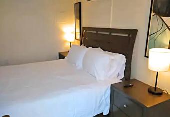 Beautiful Home, Good Location Here in Tucson has Balcony rooms