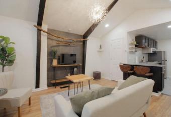 Butler Street Escape - Apt 1 allows 18 year olds to book a room