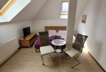 Pension Sch  tzenhaus Leisnig allows 18 year olds to book a room