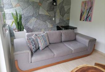 O/Comodo apartamento muy central. has Balcony rooms