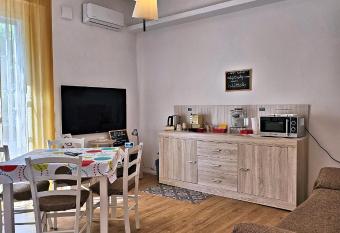 La Ca  Bianca Affittaly Apartments has Balcony rooms