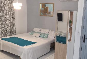 Paradies Cara  bes III allows 18 year olds to book a room