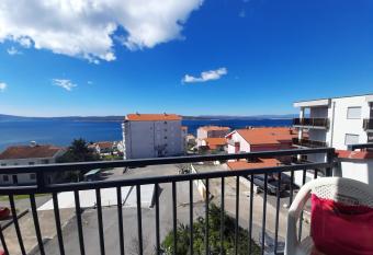 Apartman Posavac allows 18 year olds to book a room