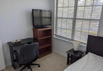 Amazing 1 Bedroom Apartment City Centre has Balcony rooms