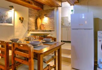 Georgia house has Balcony rooms